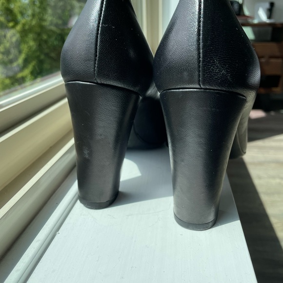 Gravity Pope Black pointed toe pumps - Picture 2 of 4
